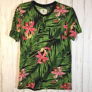 On the byas Hawaiian tee